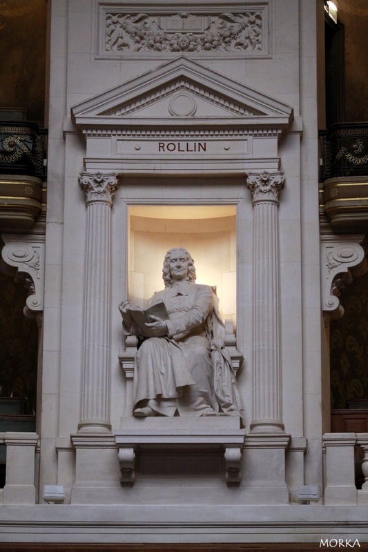 Grand amphithéâtre de la Sorbonne : statue de Rollin