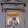 Grand amphithéâtre de la Sorbonne : statue de Robert de Sorbon